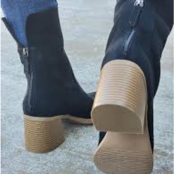 Women’s Sun + Stone Lyra Black Faux Suede Block Heel Zip-Up Booties Size 11 US - Picture 2 of 10